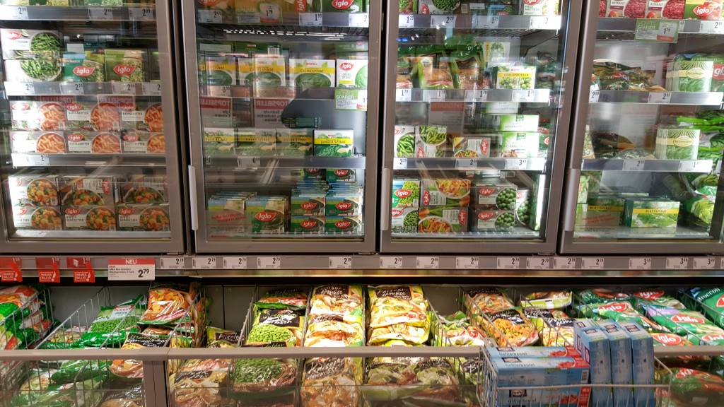 Gefrorenes Tiefkühl-Gemüse im Supermarkt